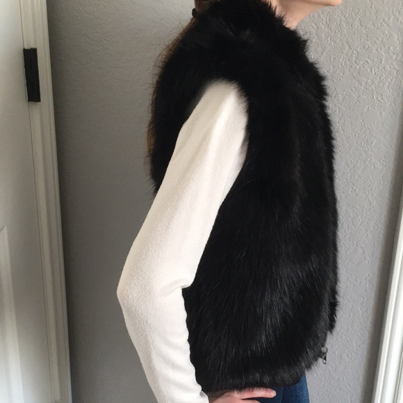 Black faux fur girls vest - Picture 2 of 7